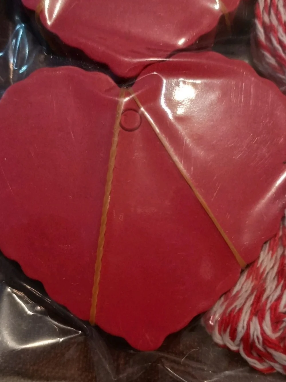 100 Piece Scalloped Red Heart Gift Tags With Red and White String